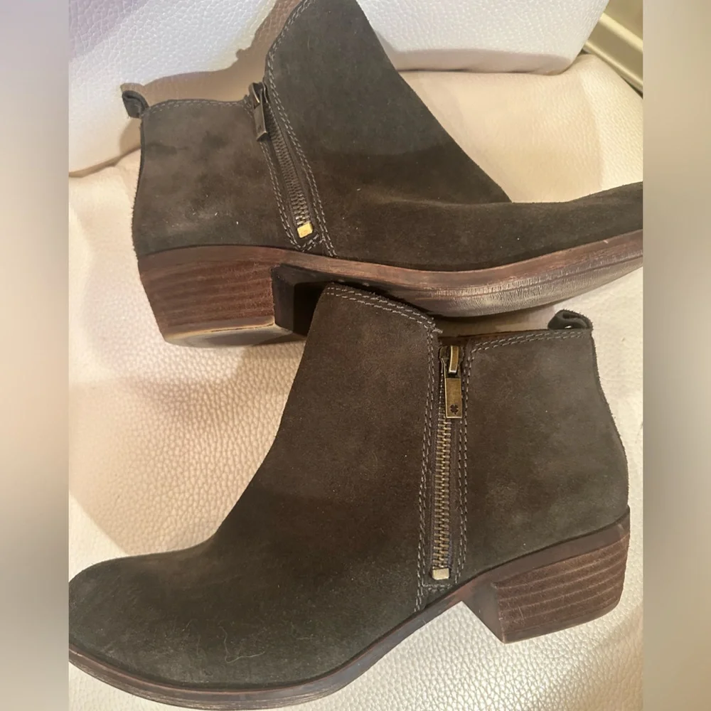 Lucky Brand NWOT Dark Green/ Gray Suede Leather Booties Double Zip Stacked Heel